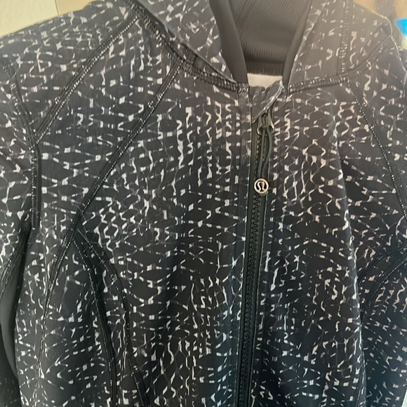 Lululemon running jacket - Picture 4 of 4